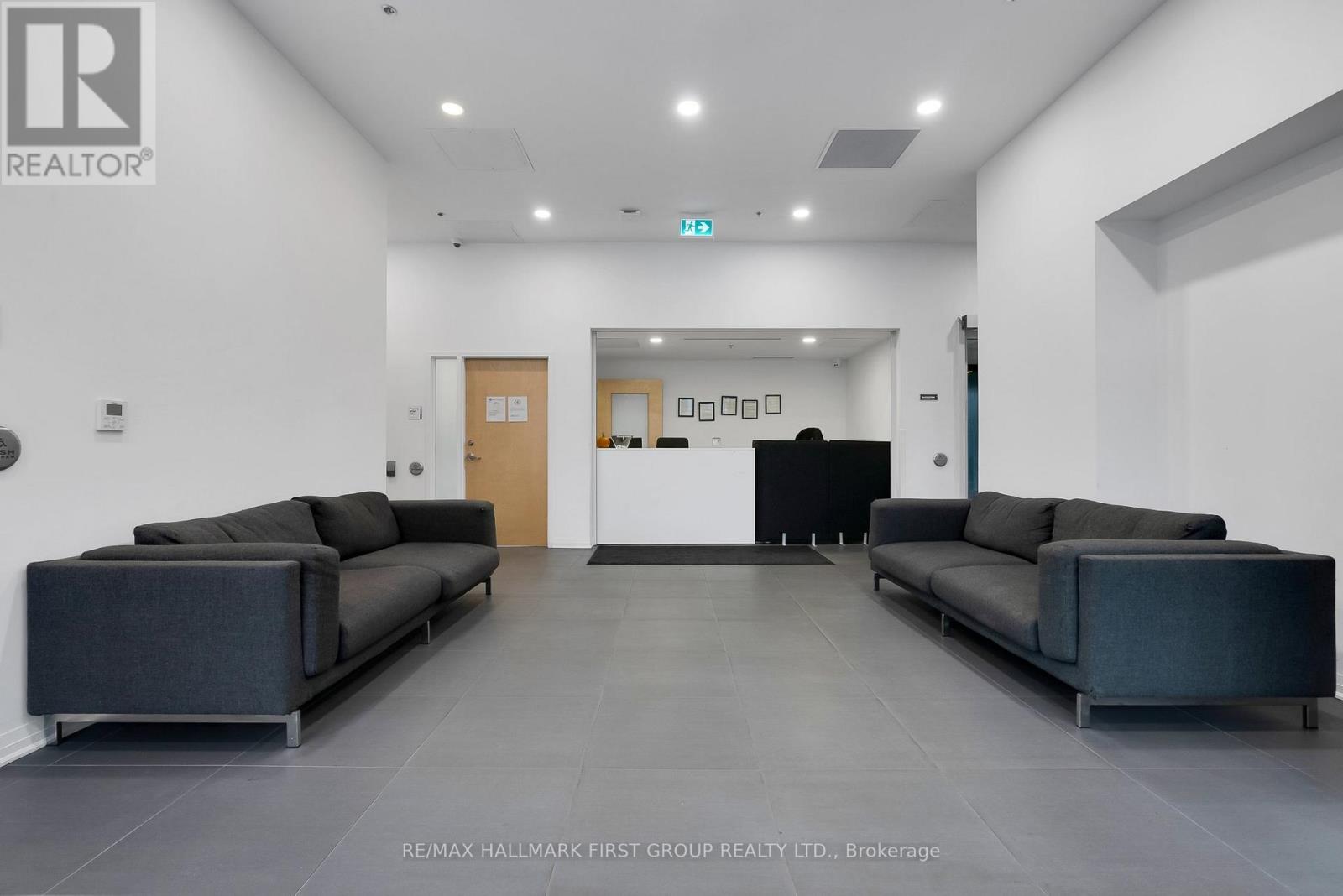 709 - 1900 Simcoe Street N, Oshawa, ON - Indoor