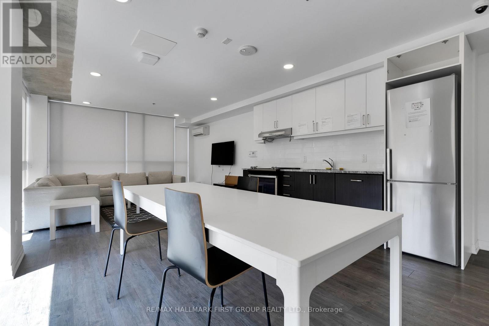 709 - 1900 Simcoe Street N, Oshawa, ON - Indoor