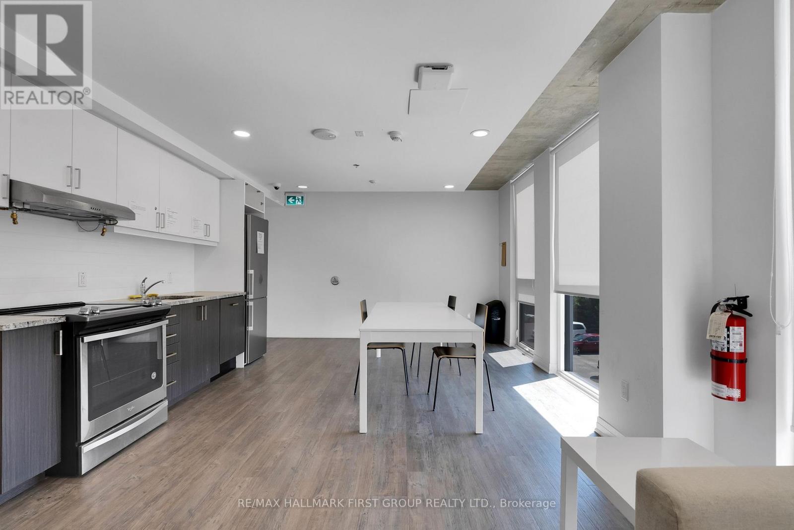 709 - 1900 Simcoe Street N, Oshawa, ON - Indoor Photo Showing Kitchen