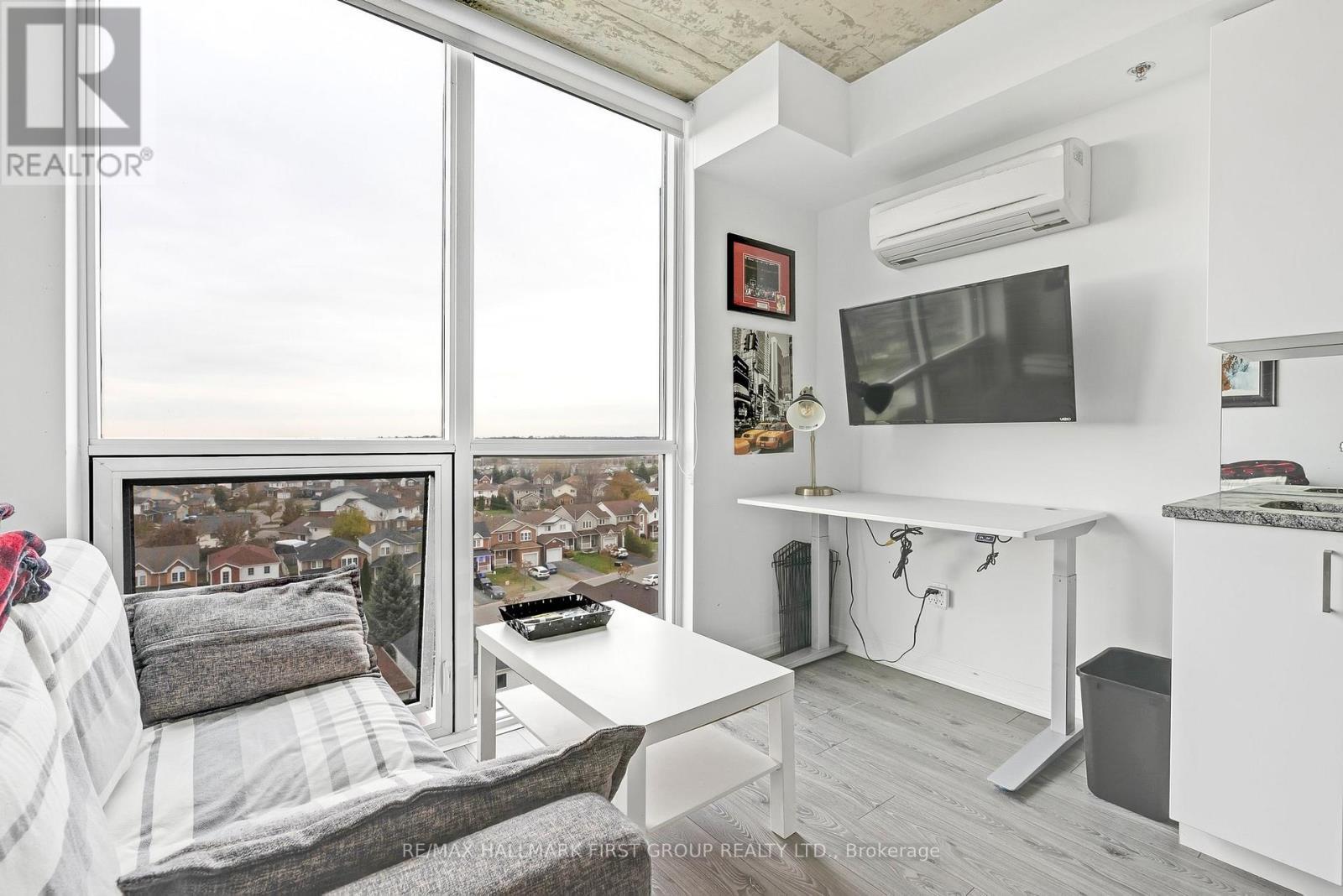 709 - 1900 Simcoe Street N, Oshawa, ON - Indoor