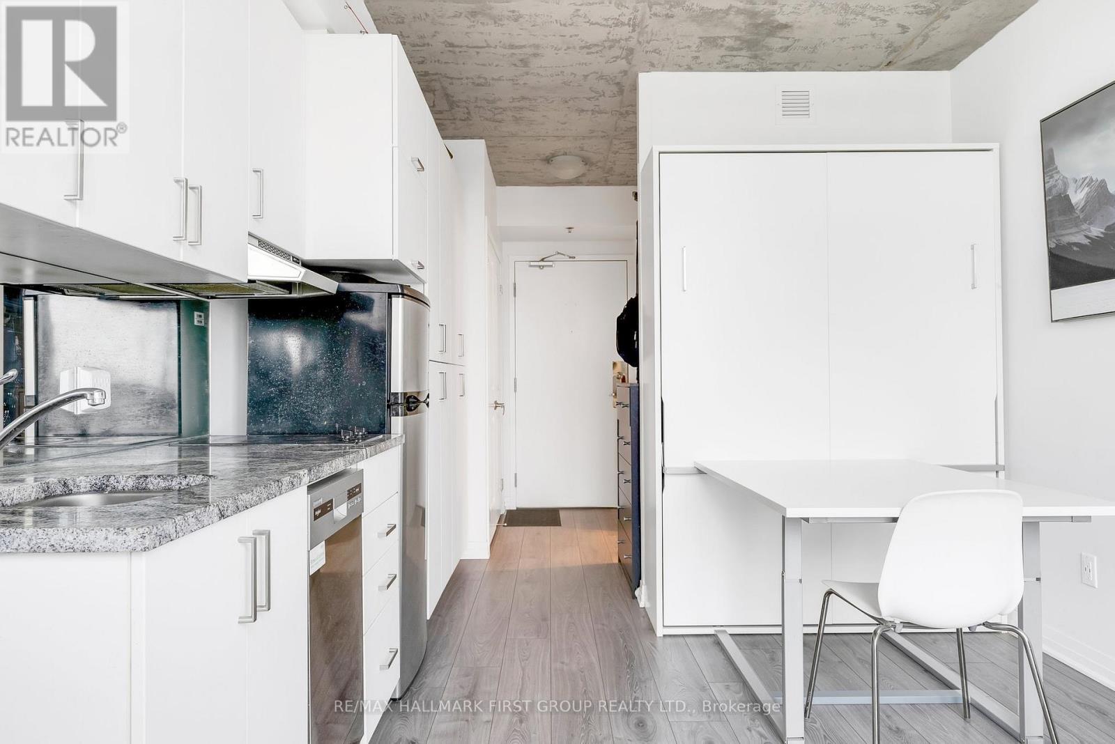 709 - 1900 Simcoe Street N, Oshawa, ON - Indoor Photo Showing Kitchen With Upgraded Kitchen