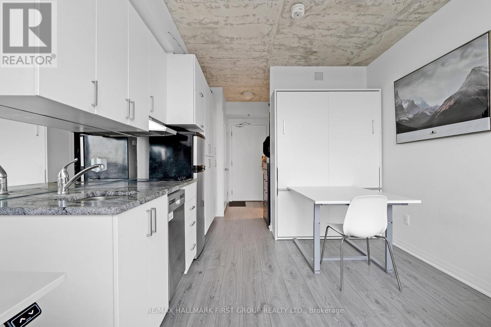 709 - 1900 Simcoe Street N, Oshawa, ON - Indoor Photo Showing Kitchen With Upgraded Kitchen