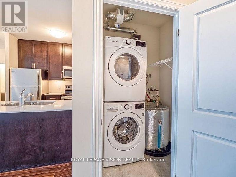 605 - 39 New Delhi Drive, Markham, ON - Indoor Photo Showing Laundry Room