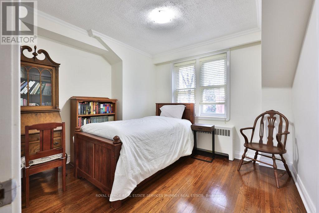 298 Burnhamthorpe Road, Toronto, ON - Indoor Photo Showing Bedroom