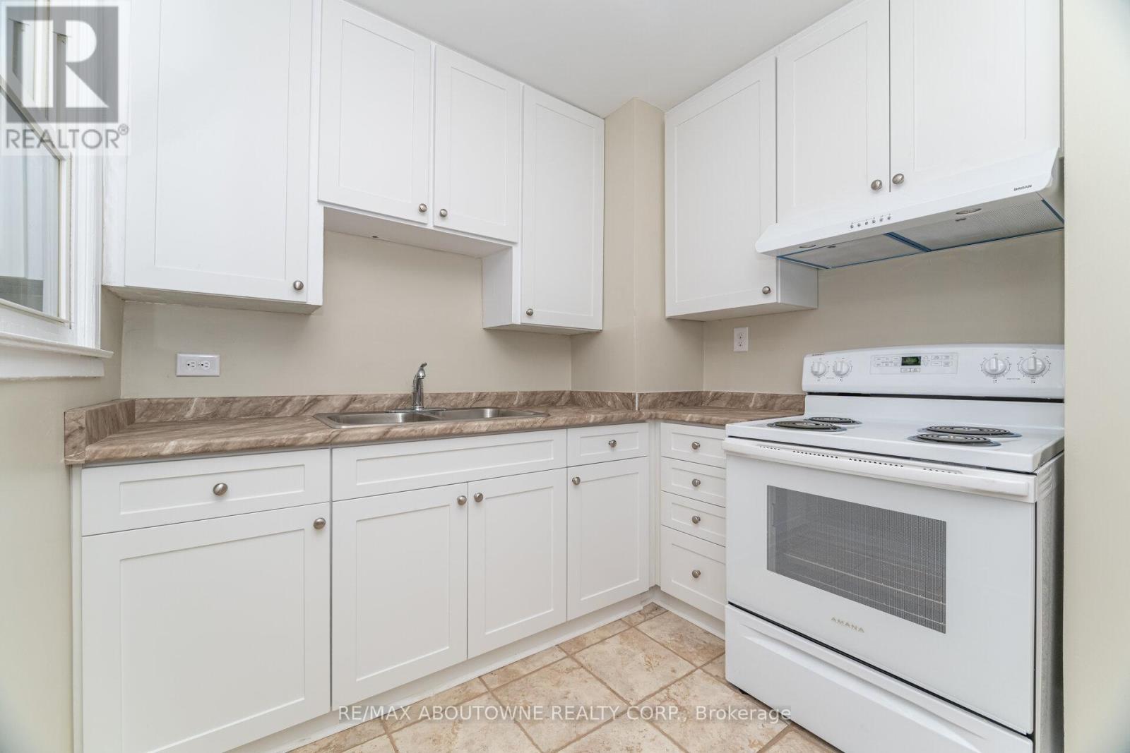 983 Cleta Street, Burlington, ON - Indoor Photo Showing Kitchen With Double Sink