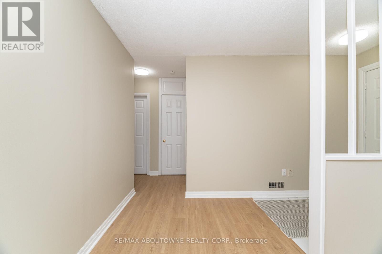 983 Cleta Street, Burlington, ON - Indoor Photo Showing Other Room
