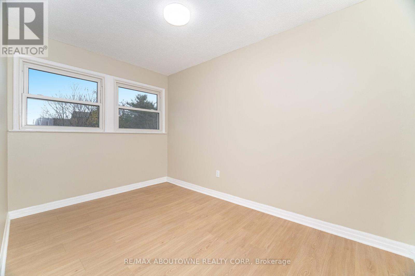 983 Cleta Street, Burlington, ON - Indoor Photo Showing Other Room