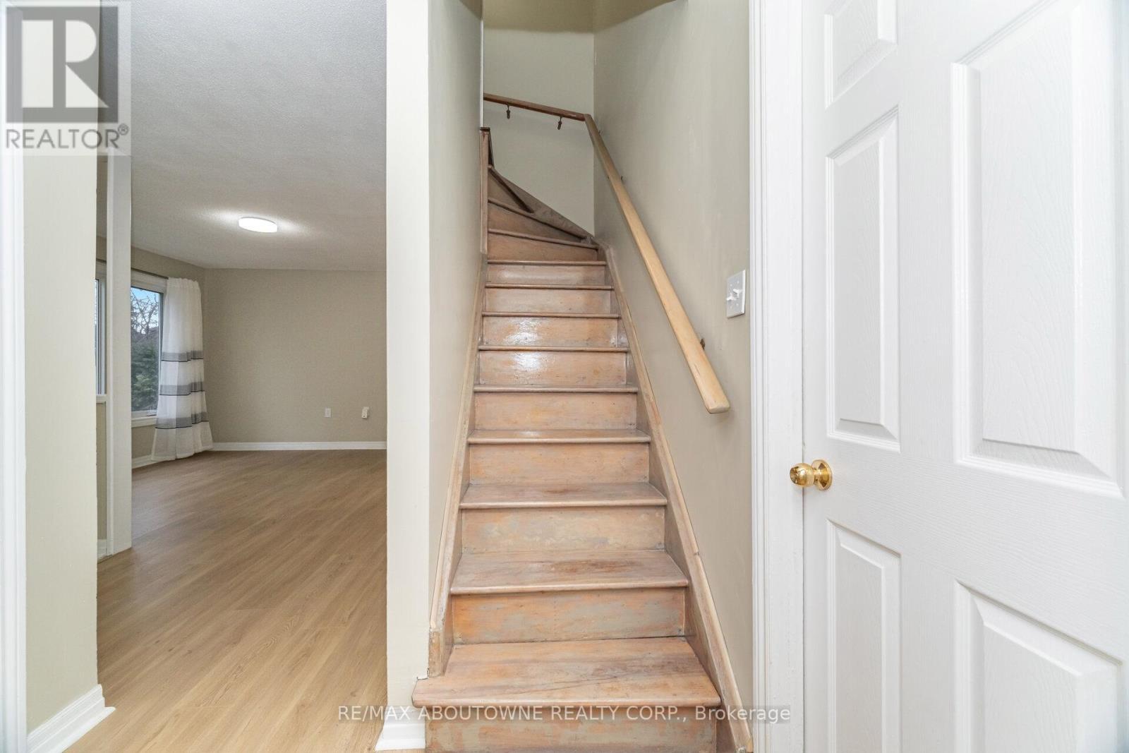 983 Cleta Street, Burlington, ON - Indoor Photo Showing Other Room