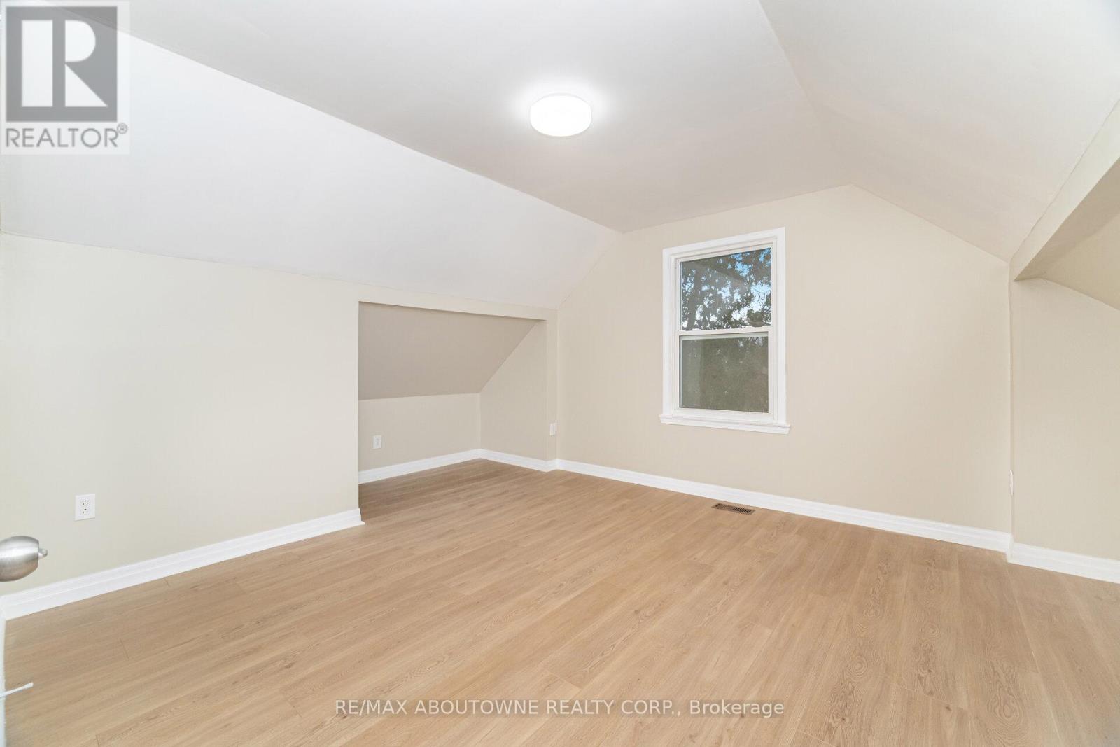 983 Cleta Street, Burlington, ON - Indoor Photo Showing Other Room