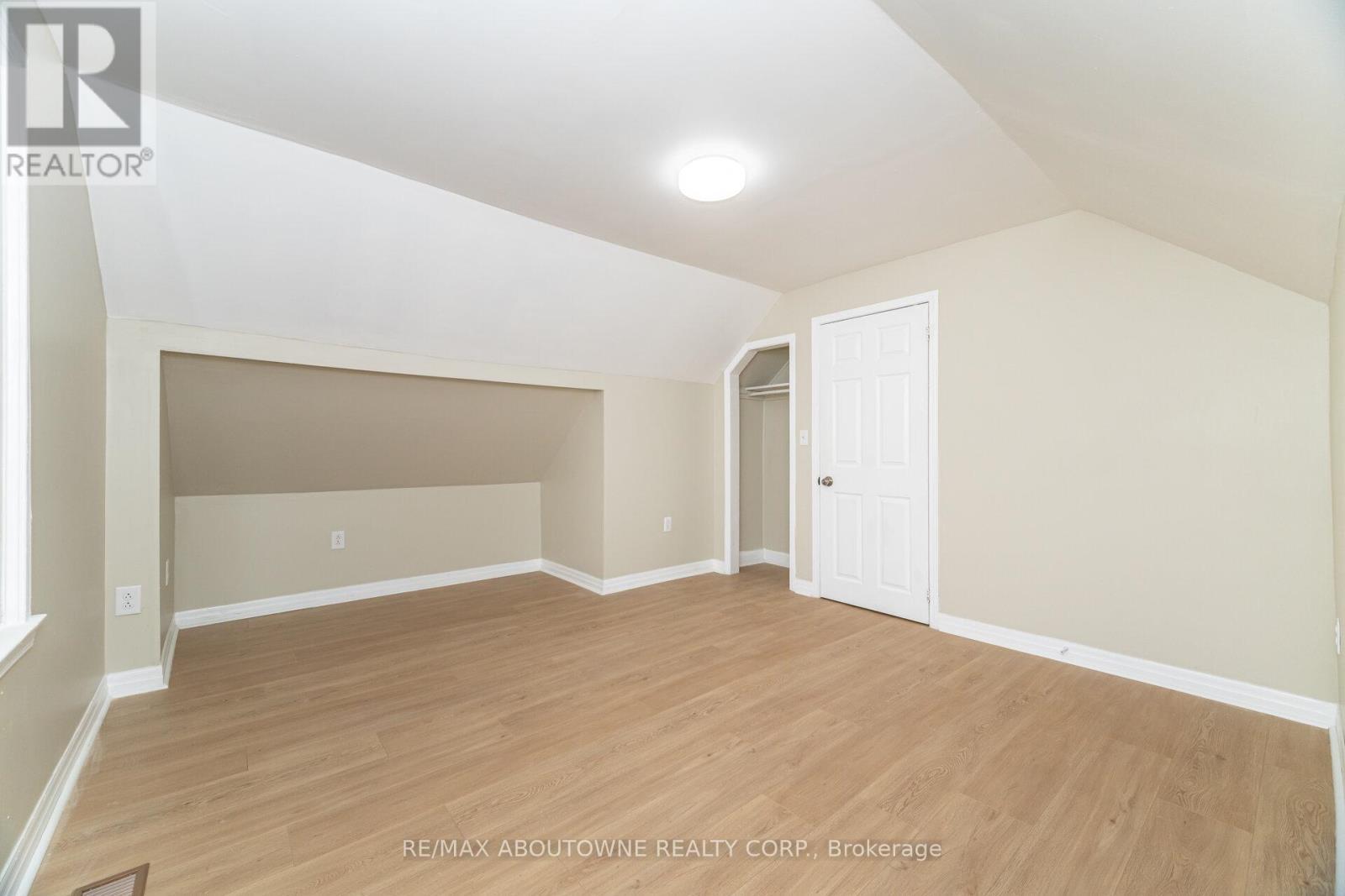 983 Cleta Street, Burlington, ON - Indoor Photo Showing Other Room