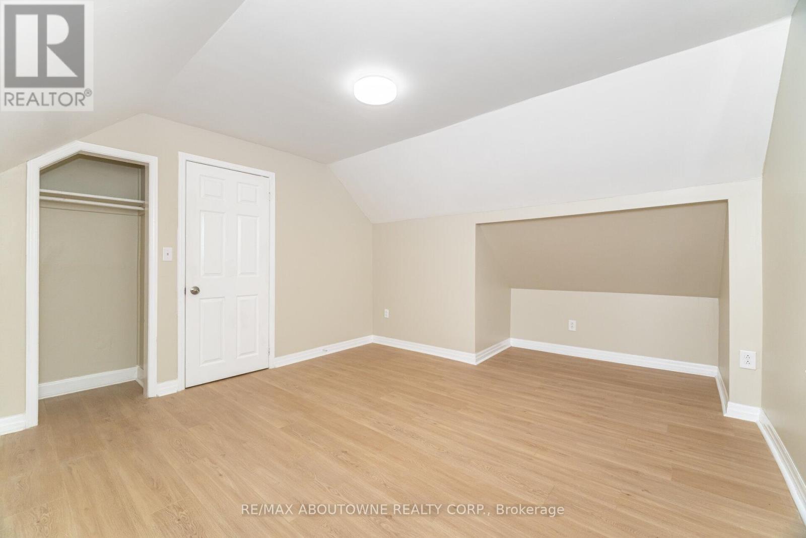 983 Cleta Street, Burlington, ON - Indoor Photo Showing Other Room