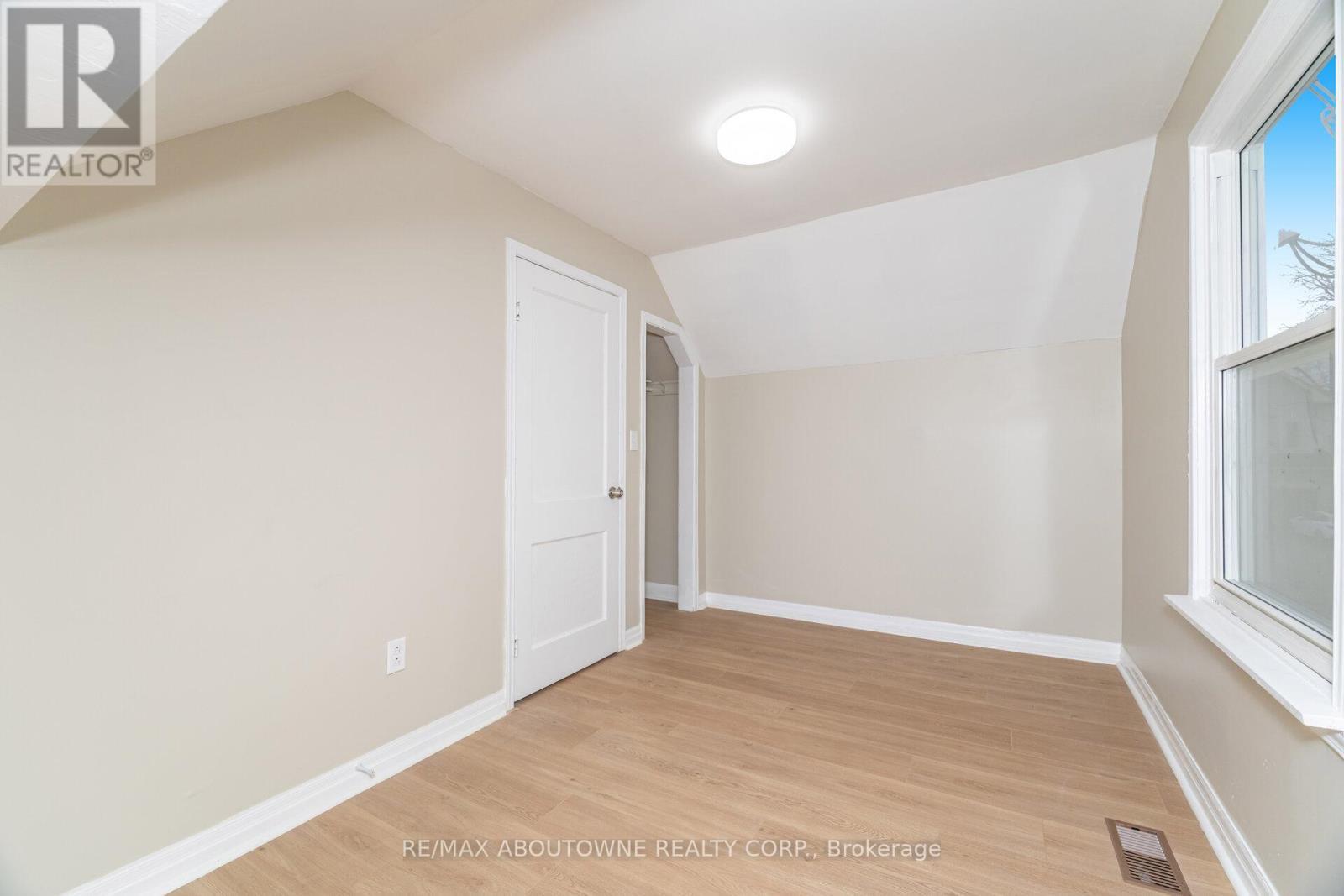 983 Cleta Street, Burlington, ON - Indoor Photo Showing Other Room