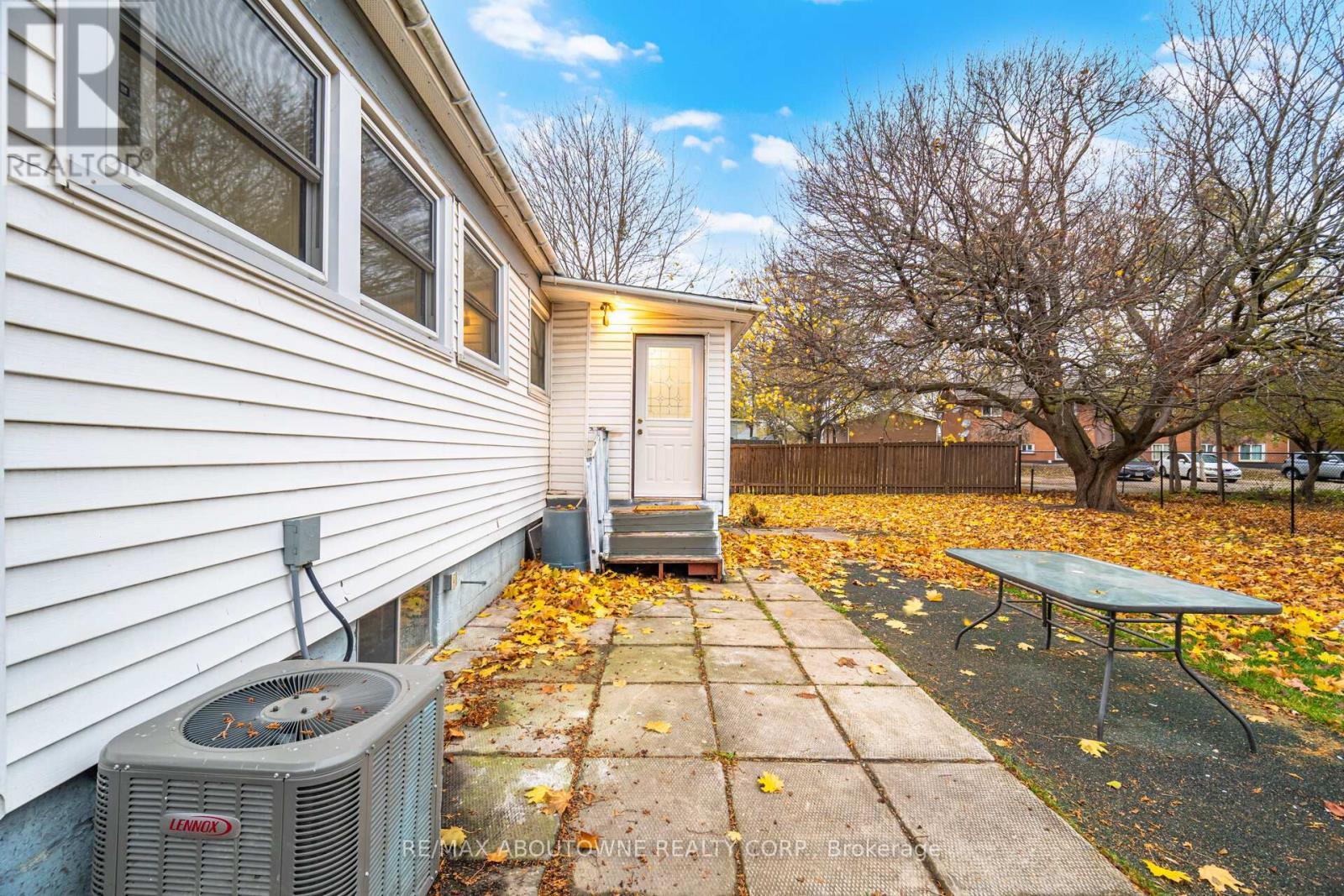 983 Cleta Street, Burlington, ON - Outdoor