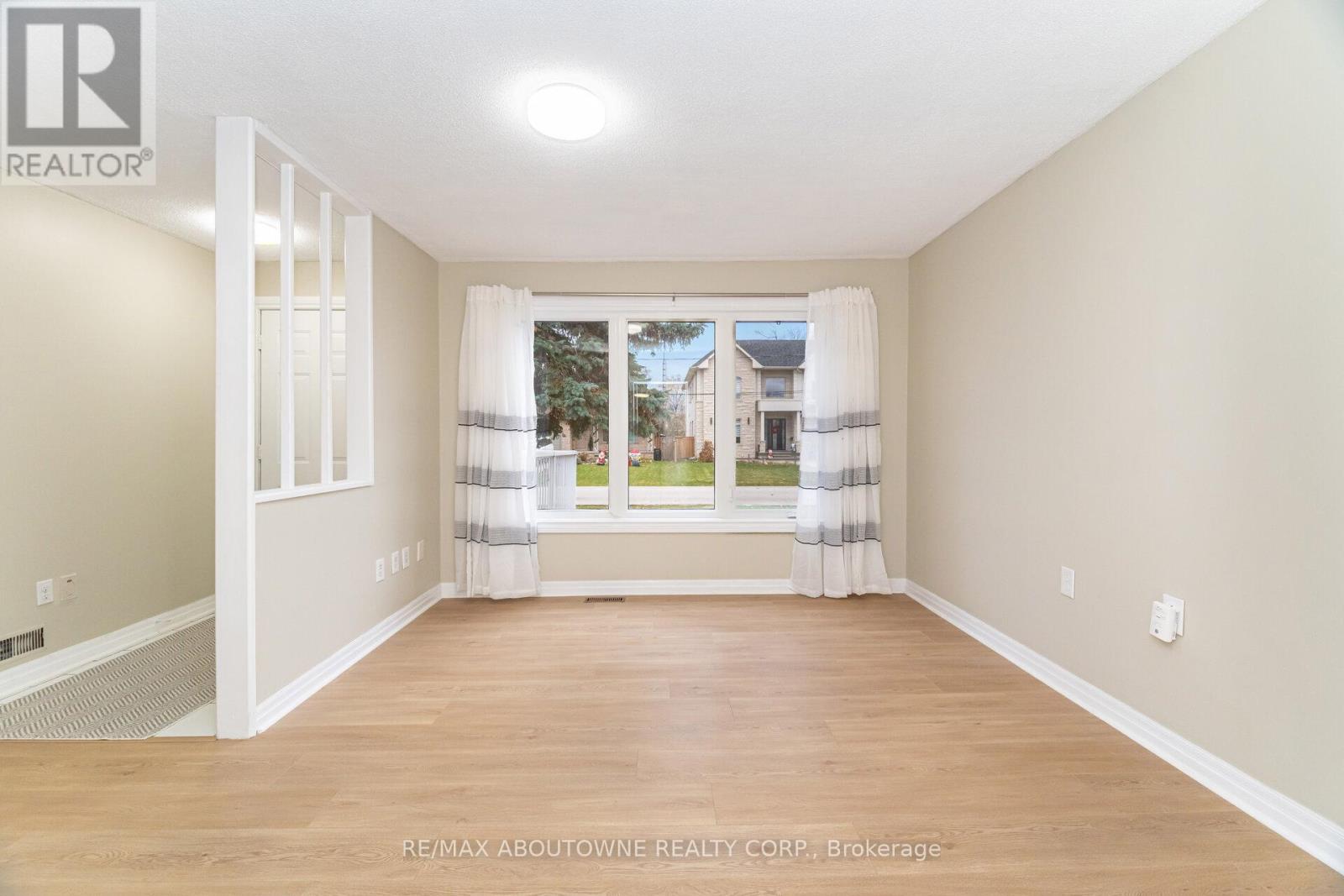983 Cleta Street, Burlington, ON - Indoor Photo Showing Other Room