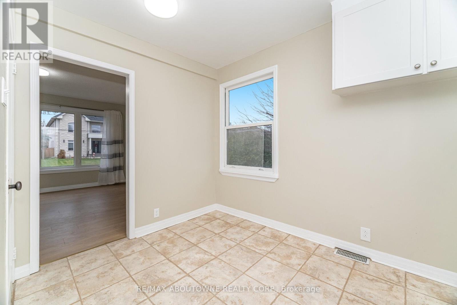 983 Cleta Street, Burlington, ON - Indoor Photo Showing Other Room