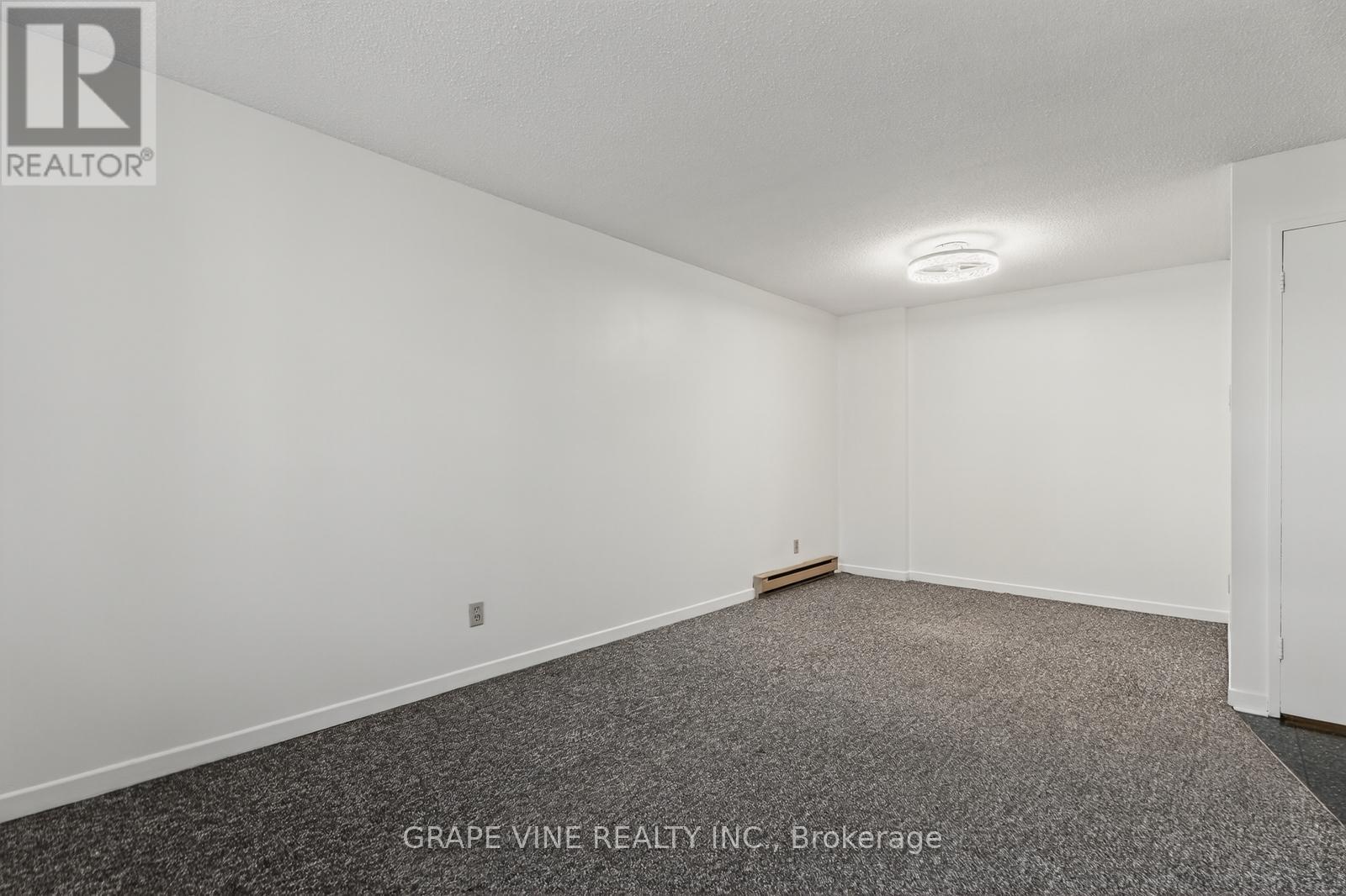102 - 50 Burnside Avenue, Ottawa, ON - Indoor Photo Showing Other Room