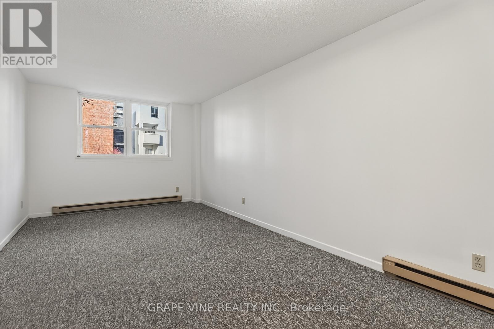 102 - 50 Burnside Avenue, Ottawa, ON - Indoor Photo Showing Other Room