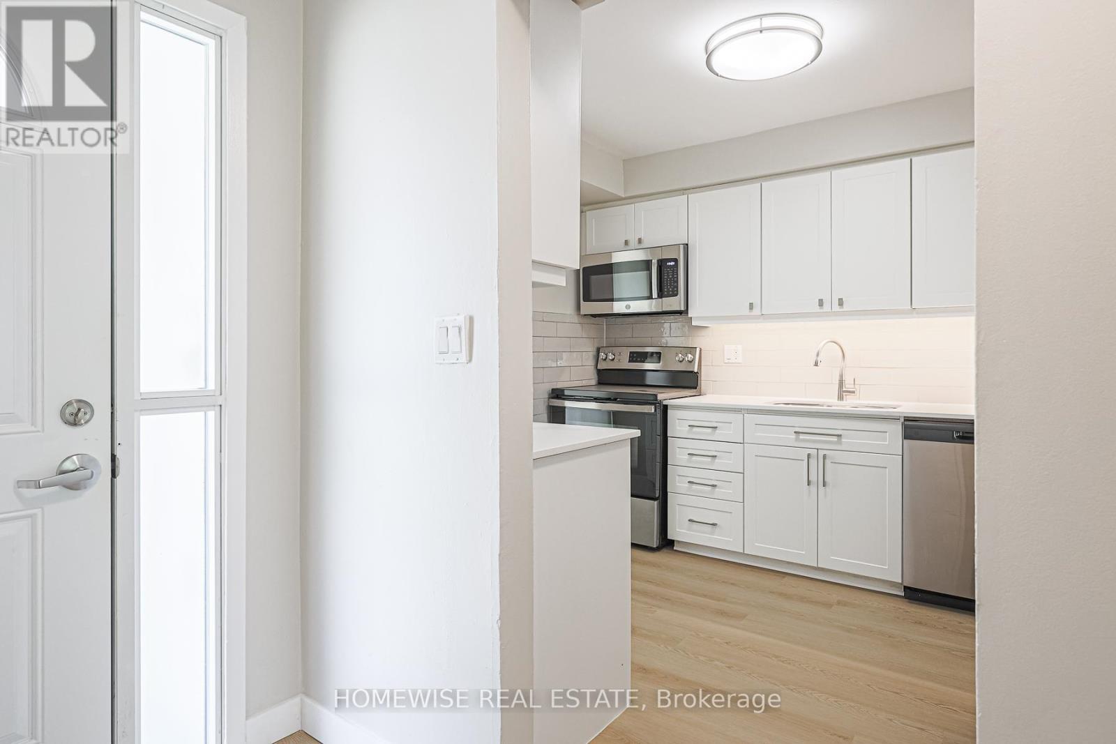 29 - 560 Waverly Street N, Oshawa, ON - Indoor Photo Showing Kitchen