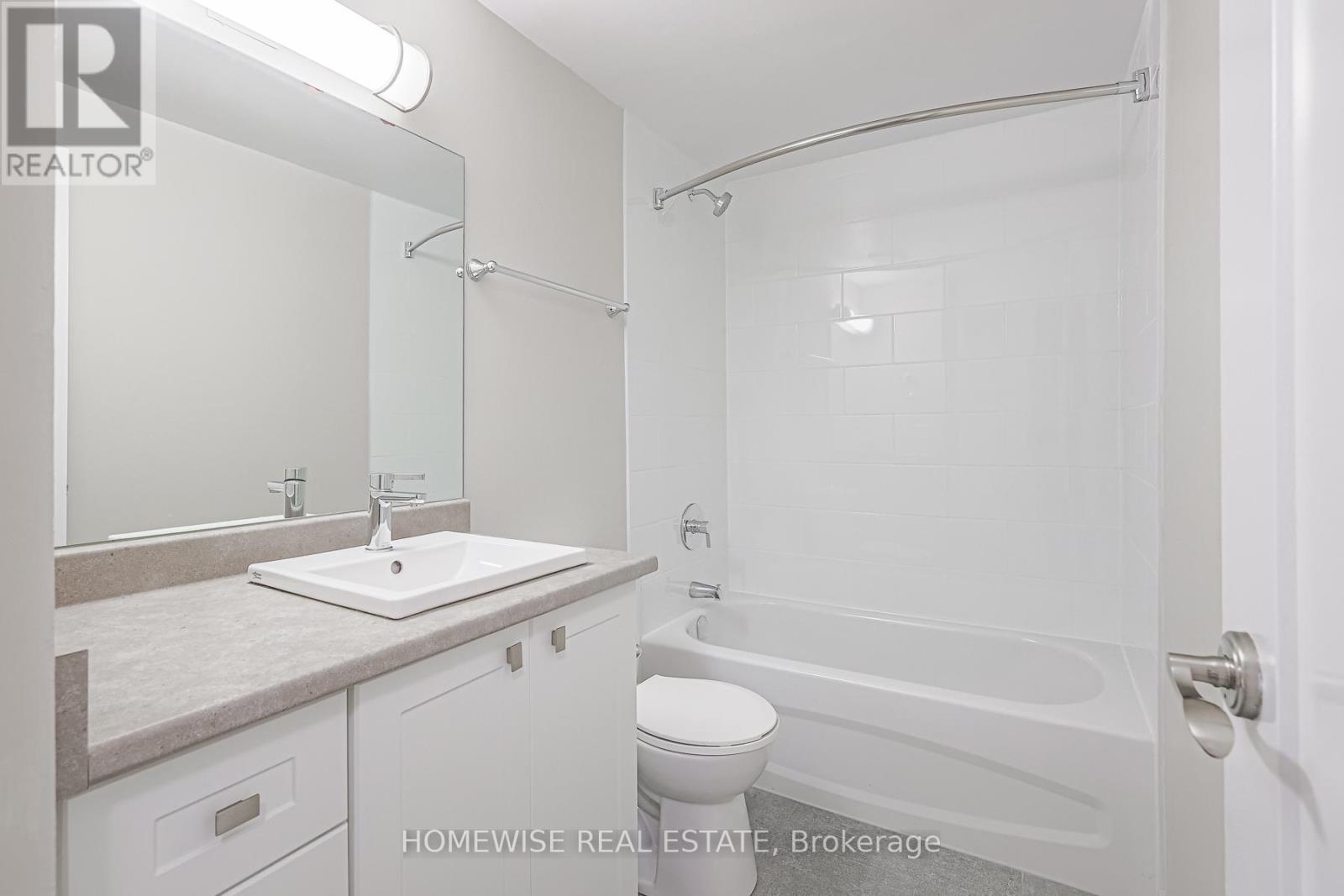 29 - 560 Waverly Street N, Oshawa, ON - Indoor Photo Showing Bathroom