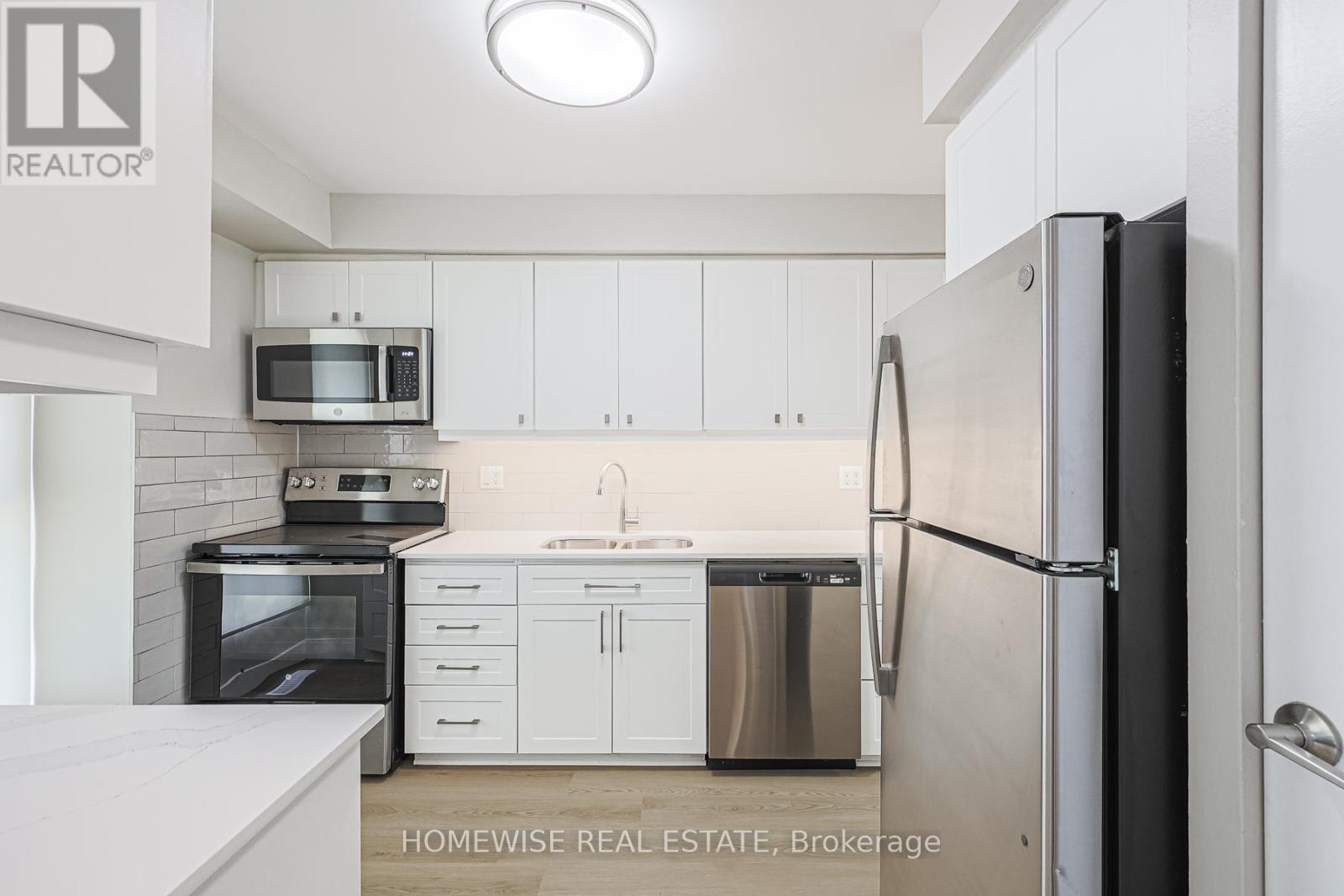 29 - 560 Waverly Street N, Oshawa, ON - Indoor Photo Showing Kitchen