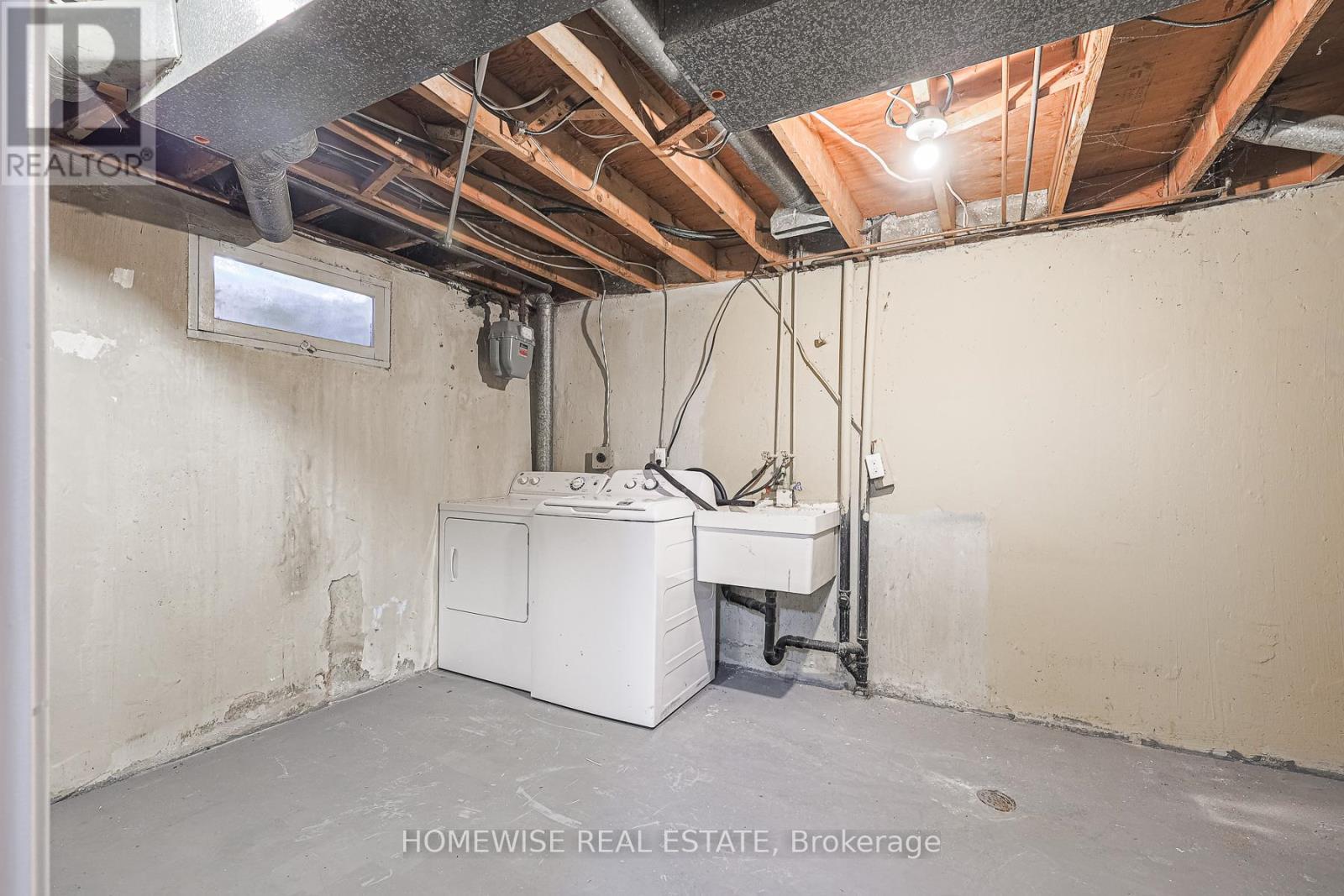 29 - 560 Waverly Street N, Oshawa, ON - Indoor Photo Showing Laundry Room