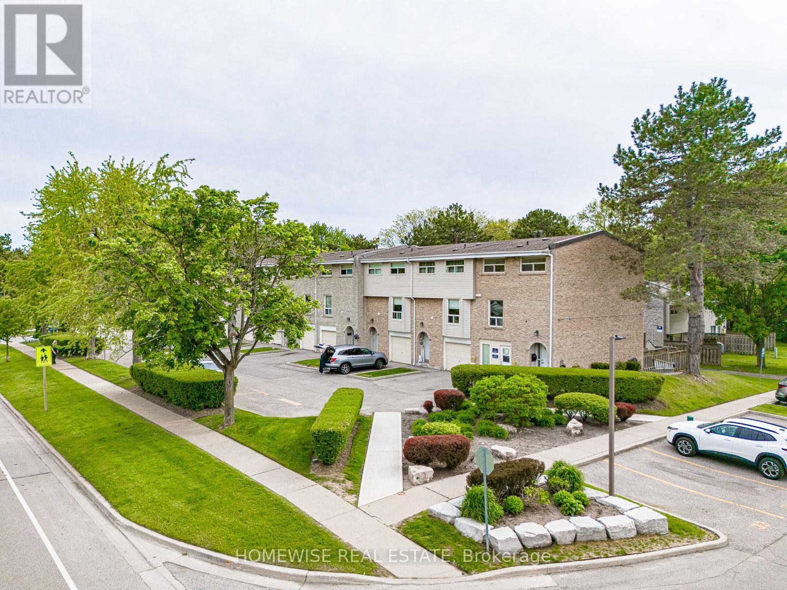 29 - 560 Waverly Street N, Oshawa, ON - Outdoor