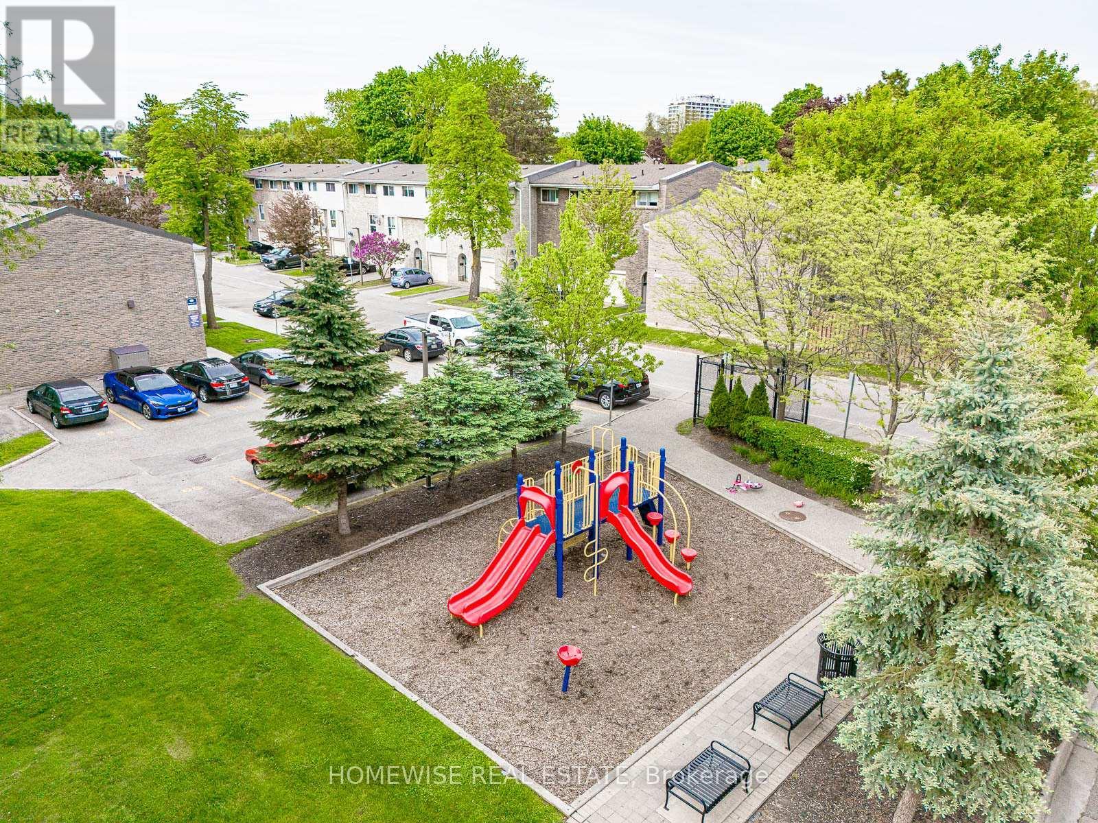 29 - 560 Waverly Street N, Oshawa, ON - Outdoor