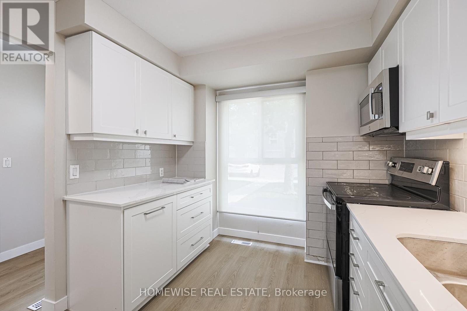 29 - 560 Waverly Street N, Oshawa, ON - Indoor Photo Showing Kitchen