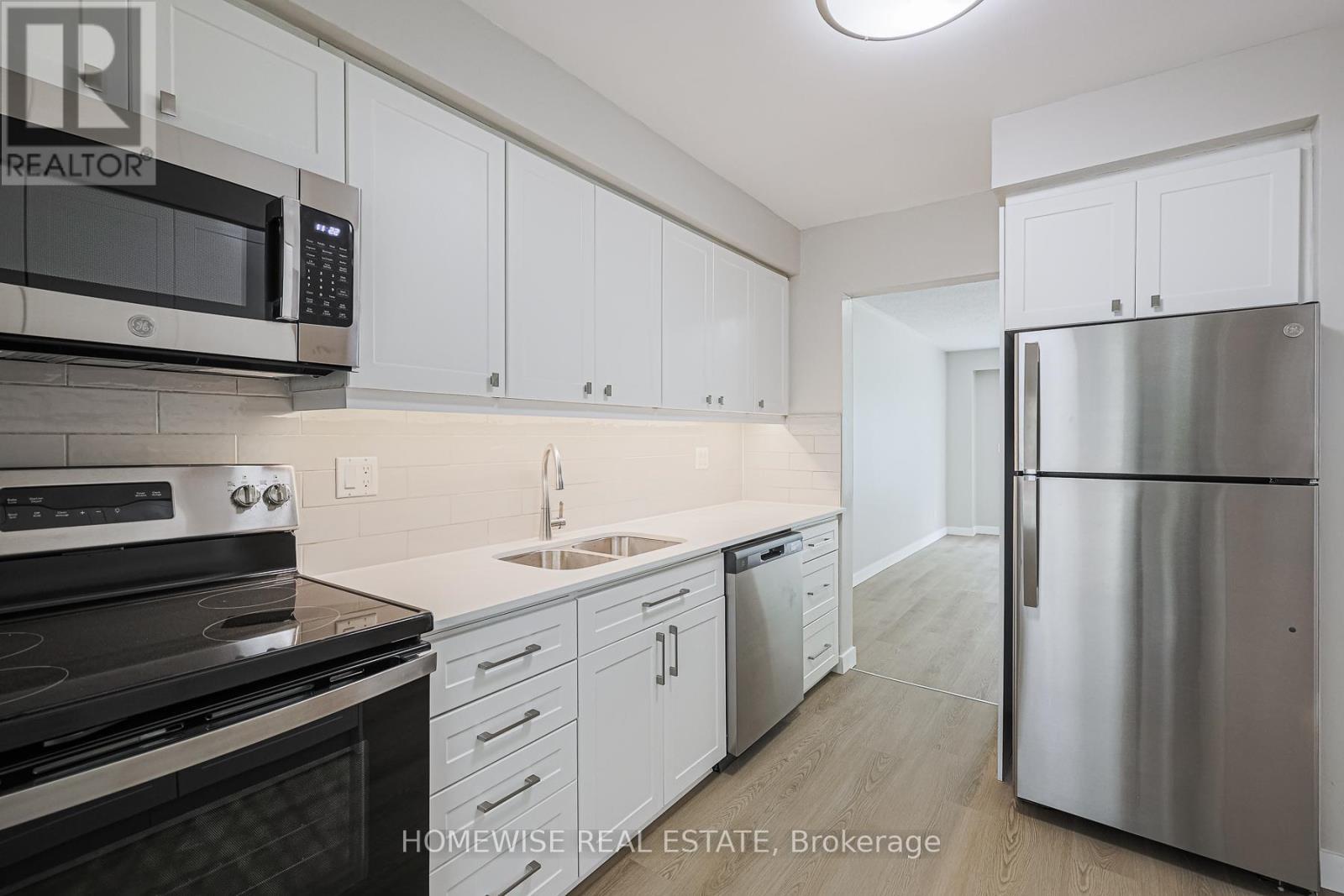 29 - 560 Waverly Street N, Oshawa, ON - Indoor Photo Showing Kitchen With Double Sink With Upgraded Kitchen