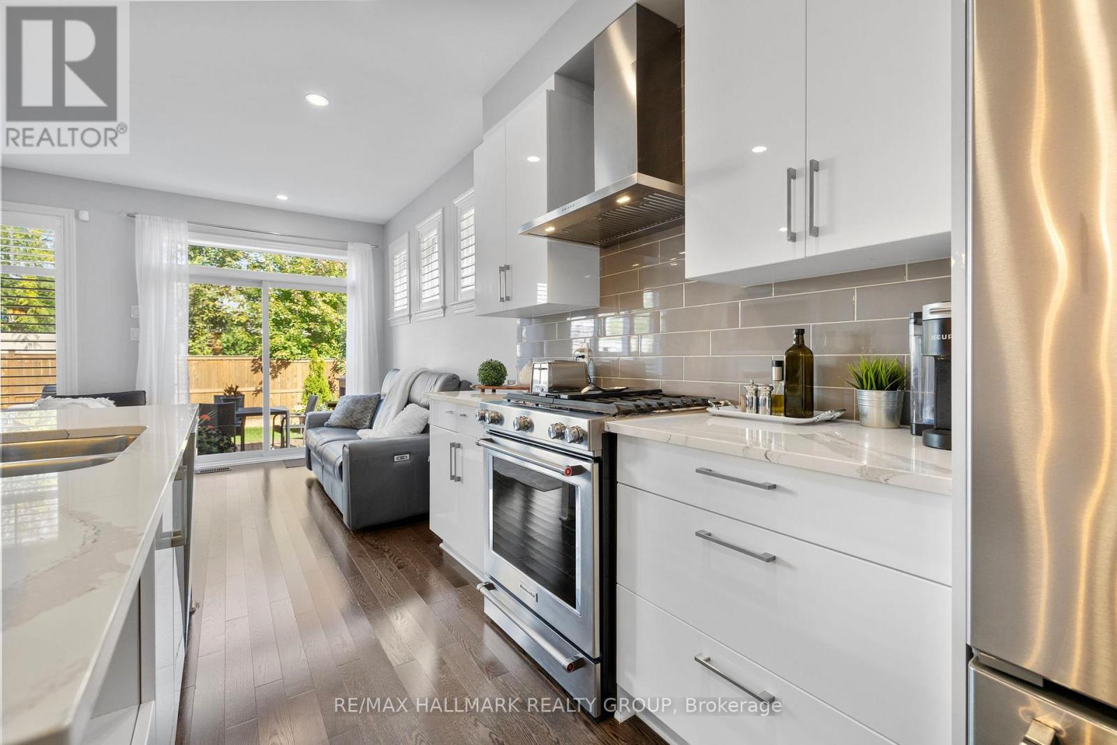 710 Rue Du Cartographe Street, Ottawa, ON - Indoor Photo Showing Kitchen With Stainless Steel Kitchen With Upgraded Kitchen