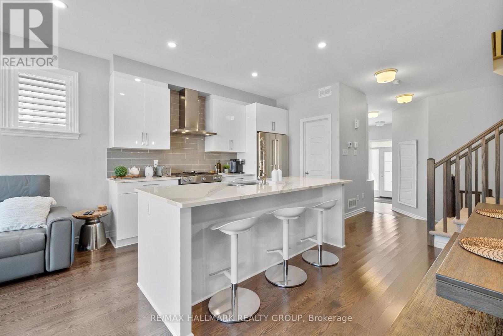710 Rue Du Cartographe Street, Ottawa, ON - Indoor Photo Showing Kitchen With Upgraded Kitchen