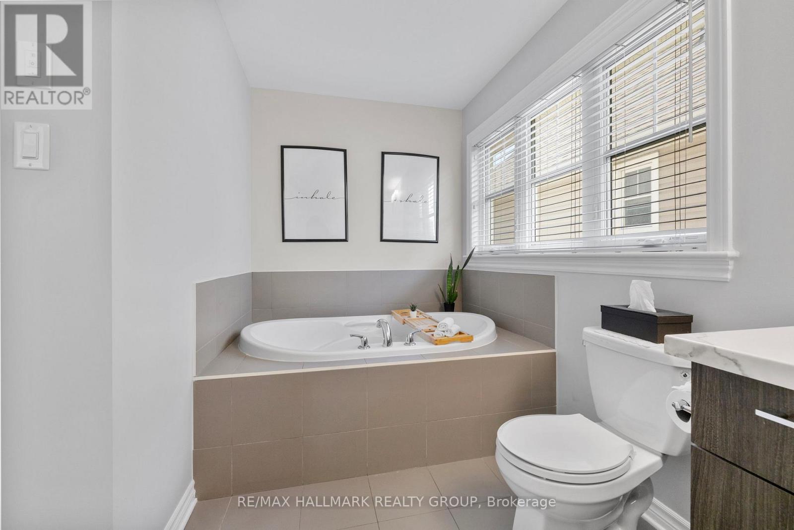 710 Rue Du Cartographe Street, Ottawa, ON - Indoor Photo Showing Bathroom