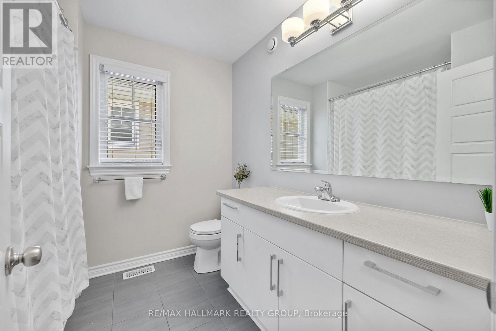 710 Rue Du Cartographe Street, Ottawa, ON - Indoor Photo Showing Bathroom