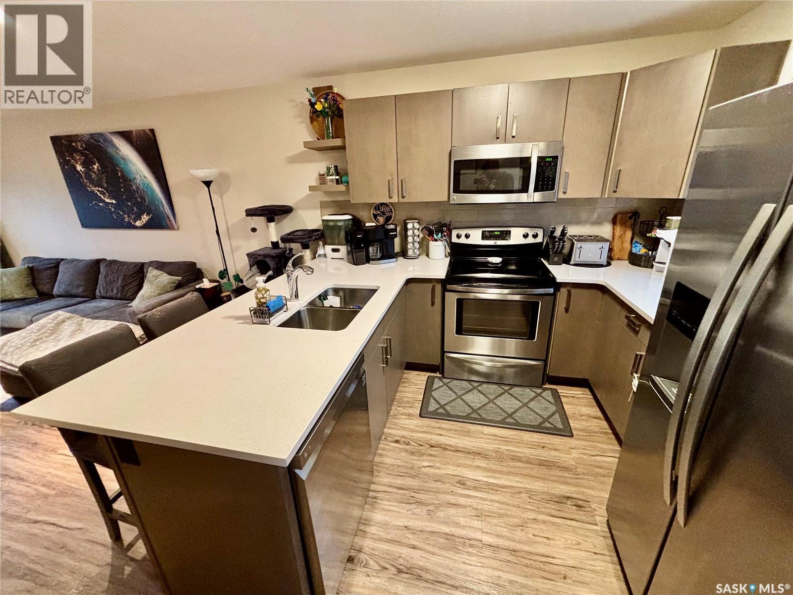 7989 Canola Avenue, Regina, SK - Indoor Photo Showing Kitchen With Double Sink
