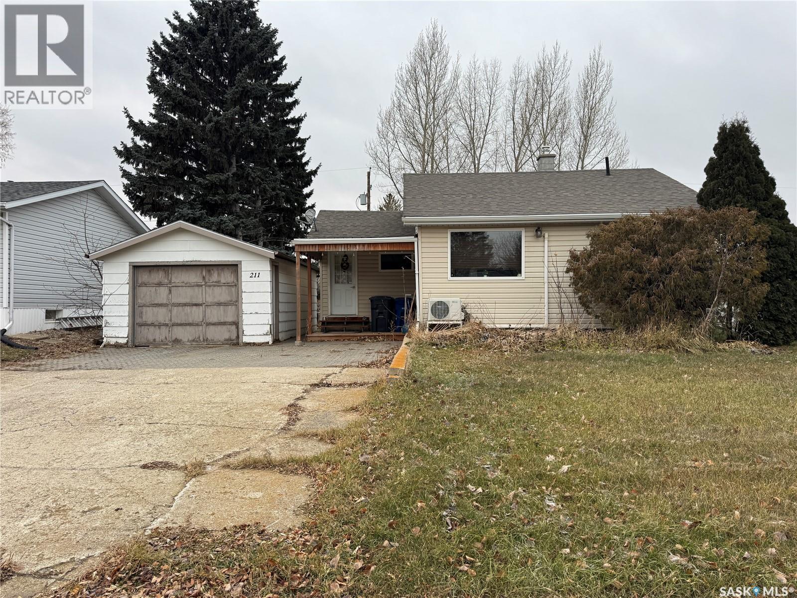 211 8Th Street E, Wynyard, SK - Outdoor