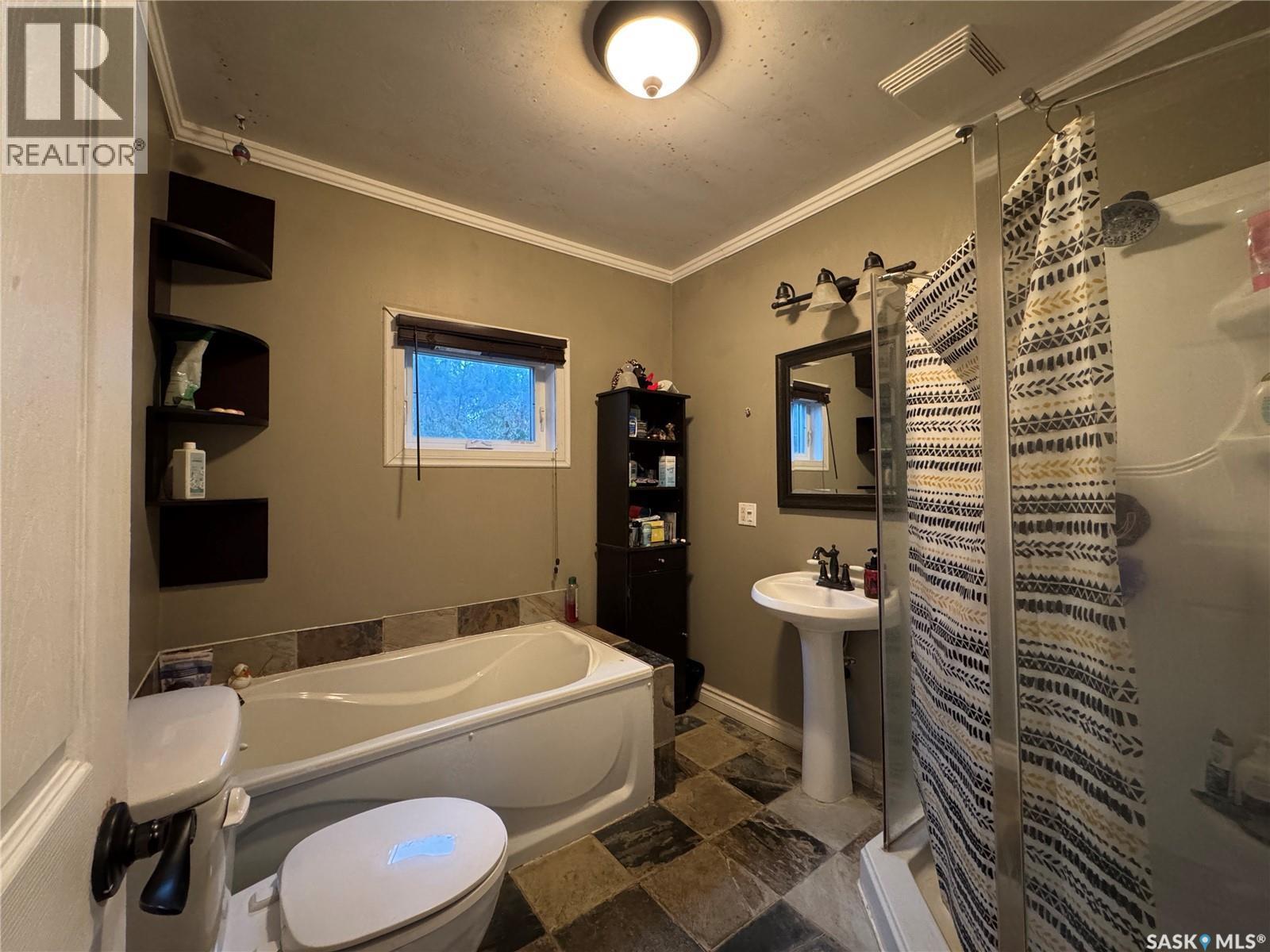 211 8Th Street E, Wynyard, SK - Indoor Photo Showing Bathroom
