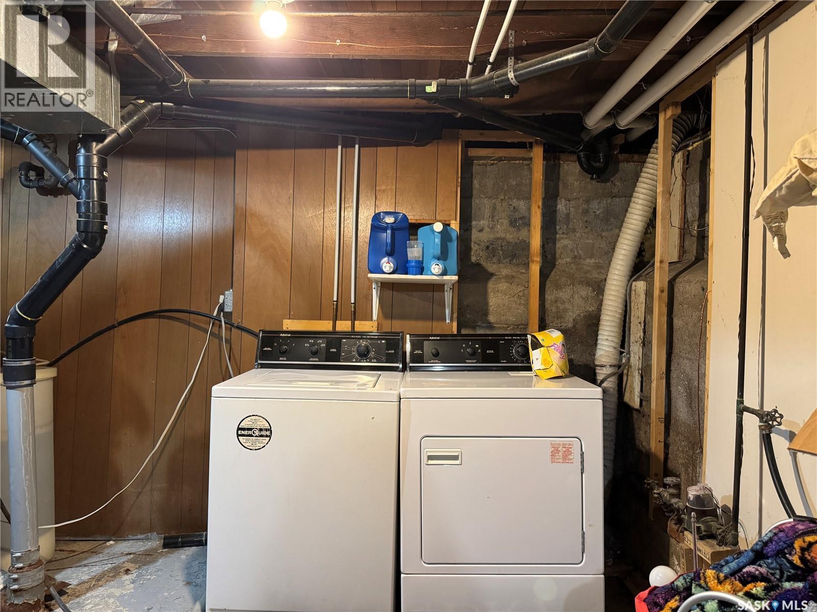 211 8Th Street E, Wynyard, SK - Indoor Photo Showing Laundry Room