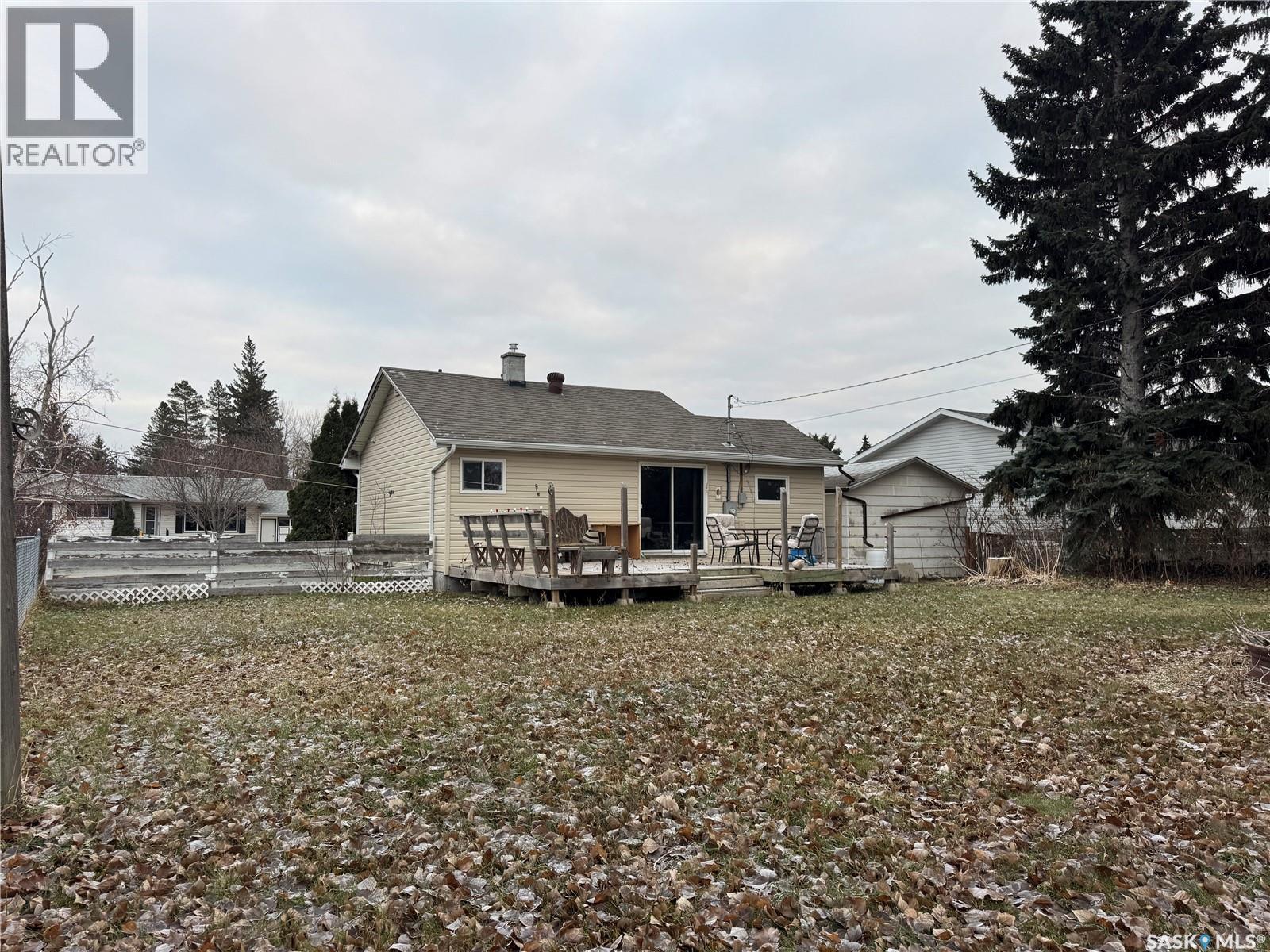 211 8Th Street E, Wynyard, SK - Outdoor With Deck Patio Veranda