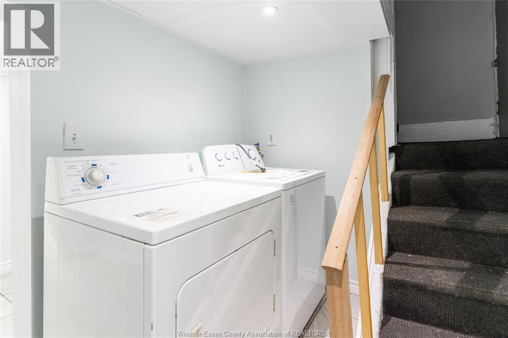 357 Josephine Avenue, Windsor, ON - Indoor Photo Showing Laundry Room