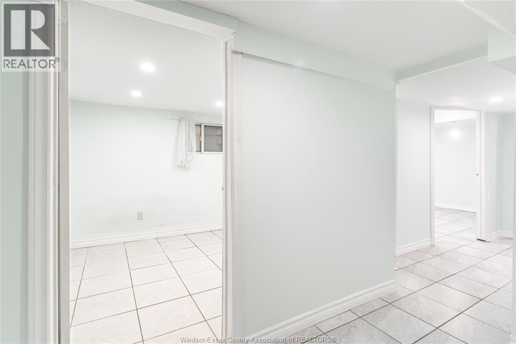 357 Josephine Avenue, Windsor, ON - Indoor Photo Showing Other Room