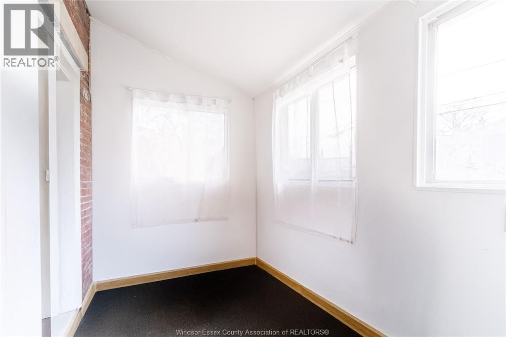 357 Josephine Avenue, Windsor, ON - Indoor Photo Showing Other Room