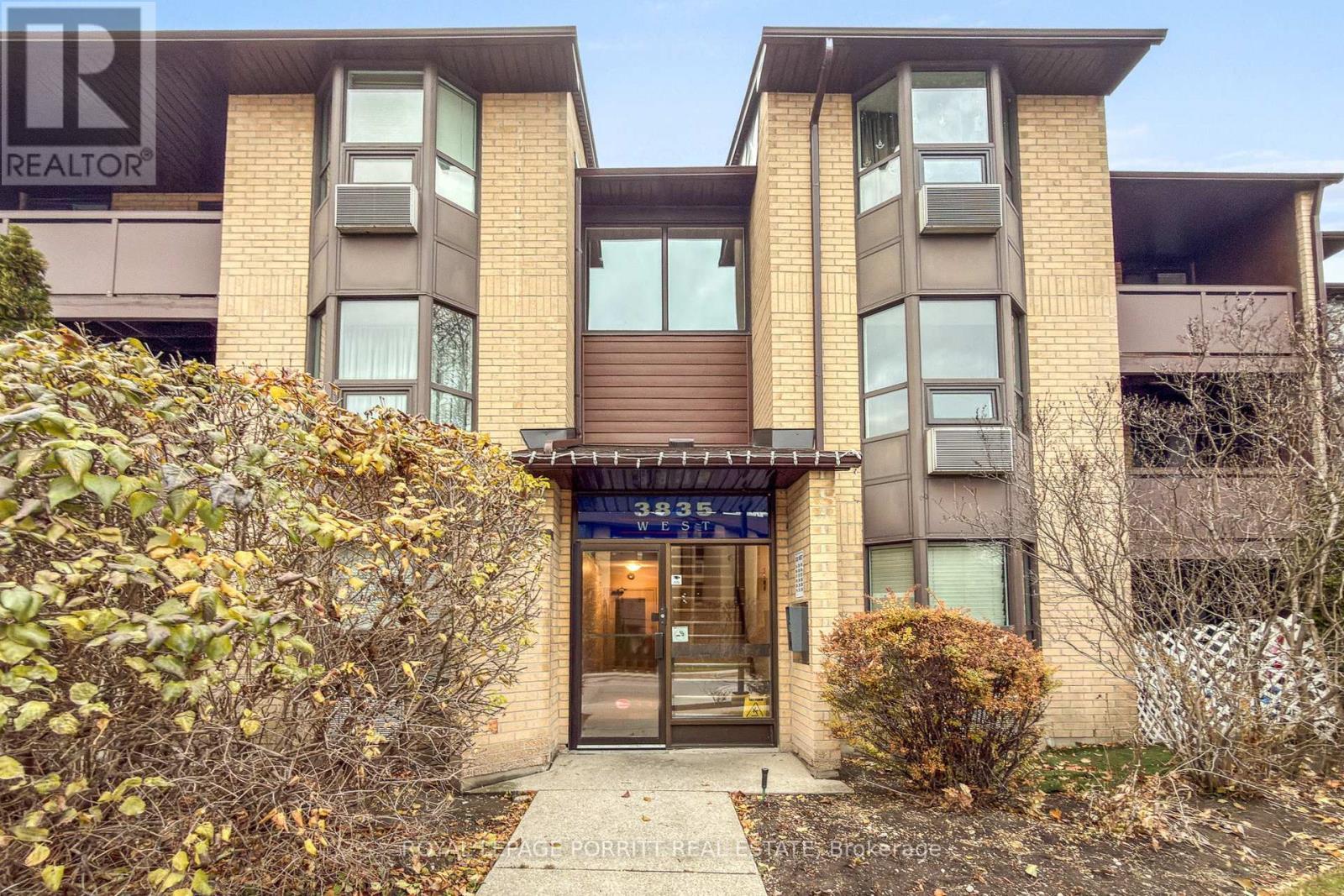 208 - 3835 Lake Shore Boulevard W, Toronto, ON - Outdoor