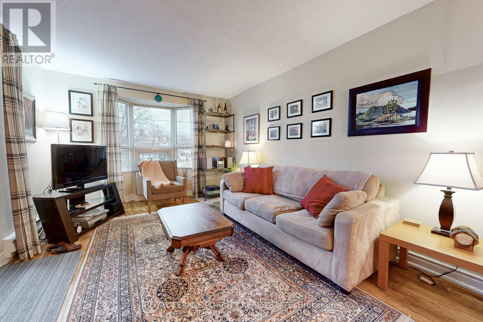 208 - 3835 Lake Shore Boulevard W, Toronto, ON - Indoor Photo Showing Living Room