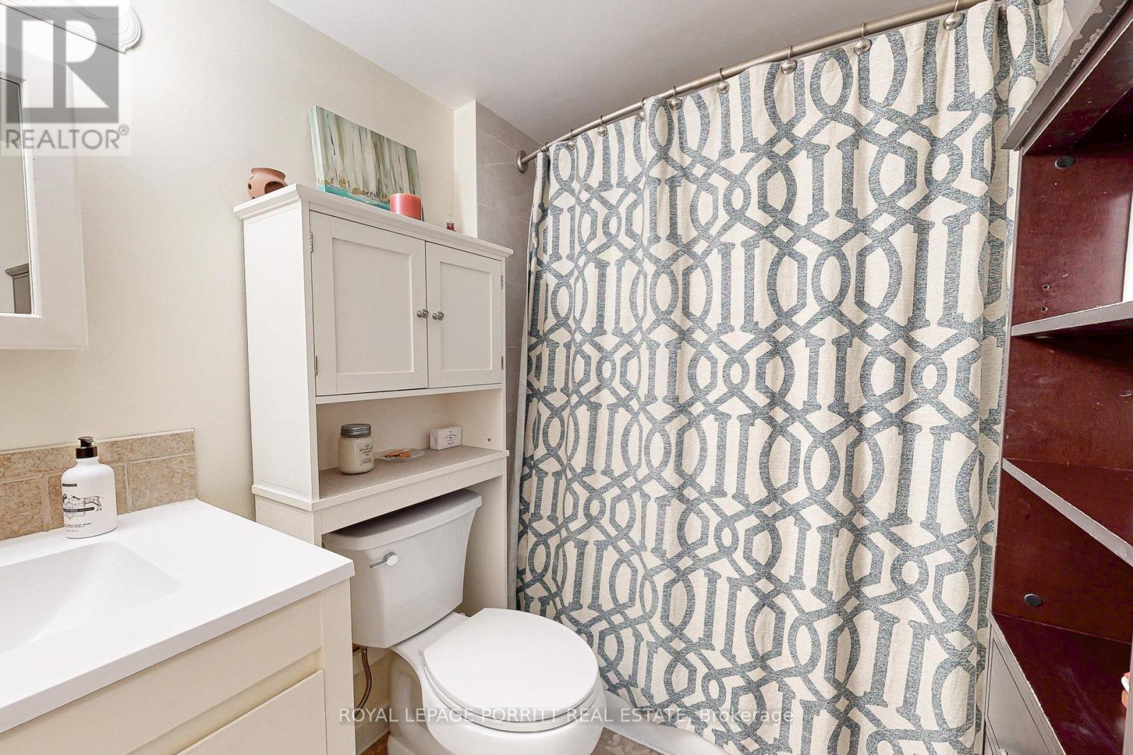 208 - 3835 Lake Shore Boulevard W, Toronto, ON - Indoor Photo Showing Bathroom