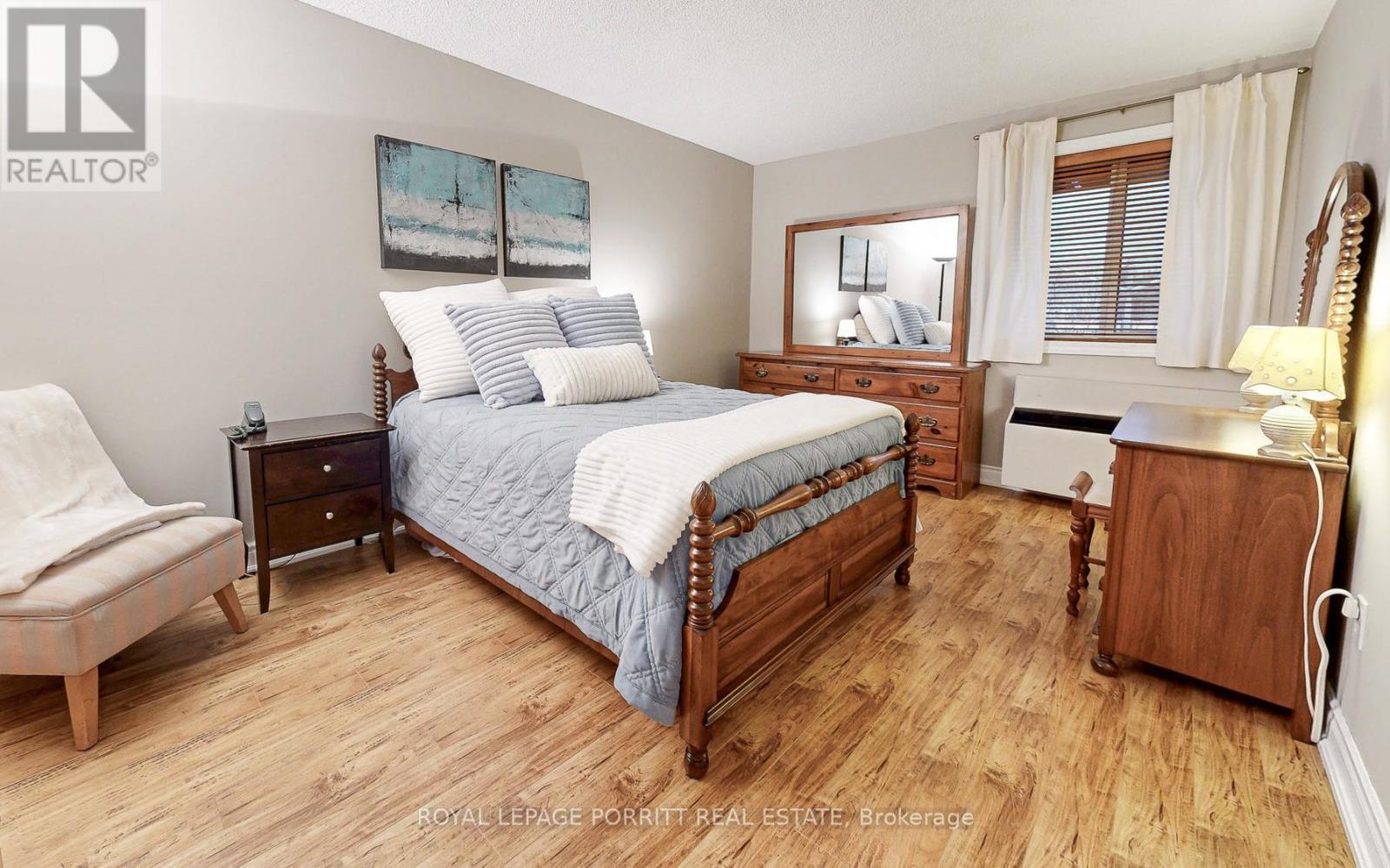 208 - 3835 Lake Shore Boulevard W, Toronto, ON - Indoor Photo Showing Bedroom
