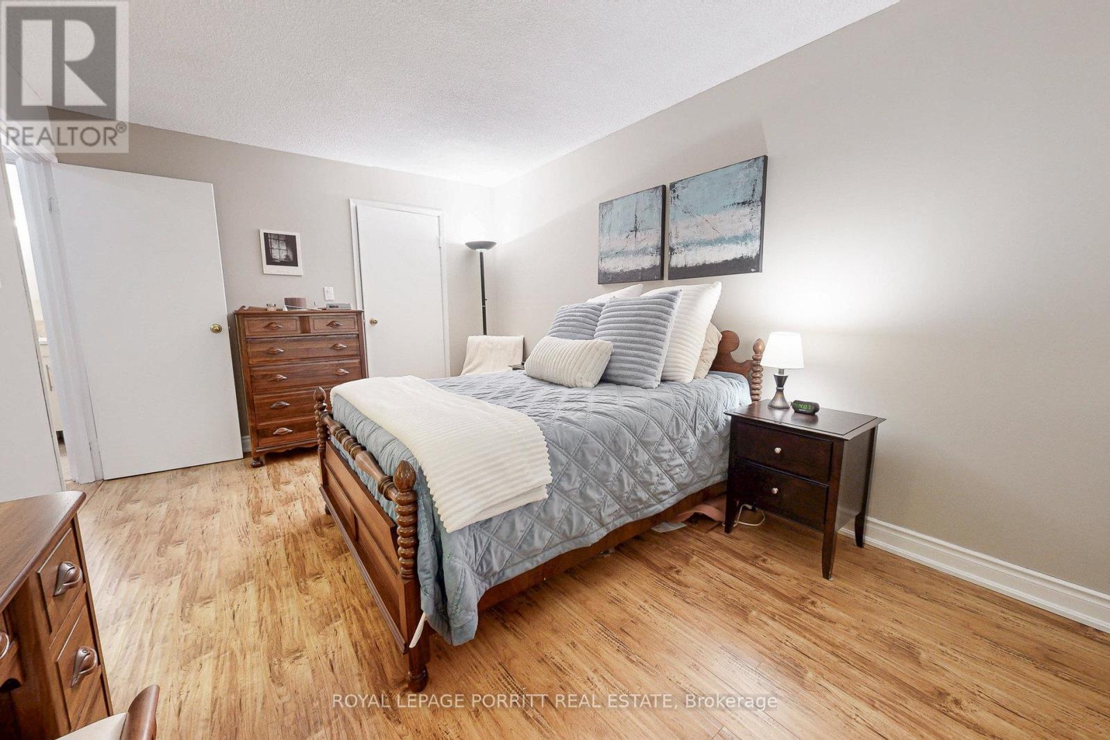 208 - 3835 Lake Shore Boulevard W, Toronto, ON - Indoor Photo Showing Bedroom