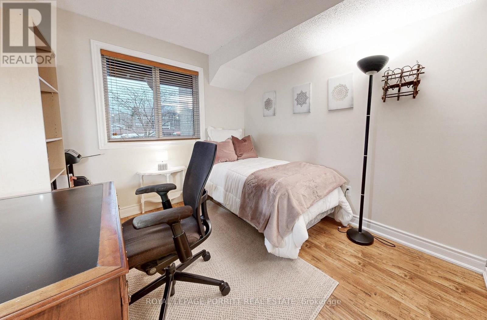208 - 3835 Lake Shore Boulevard W, Toronto, ON - Indoor Photo Showing Bedroom