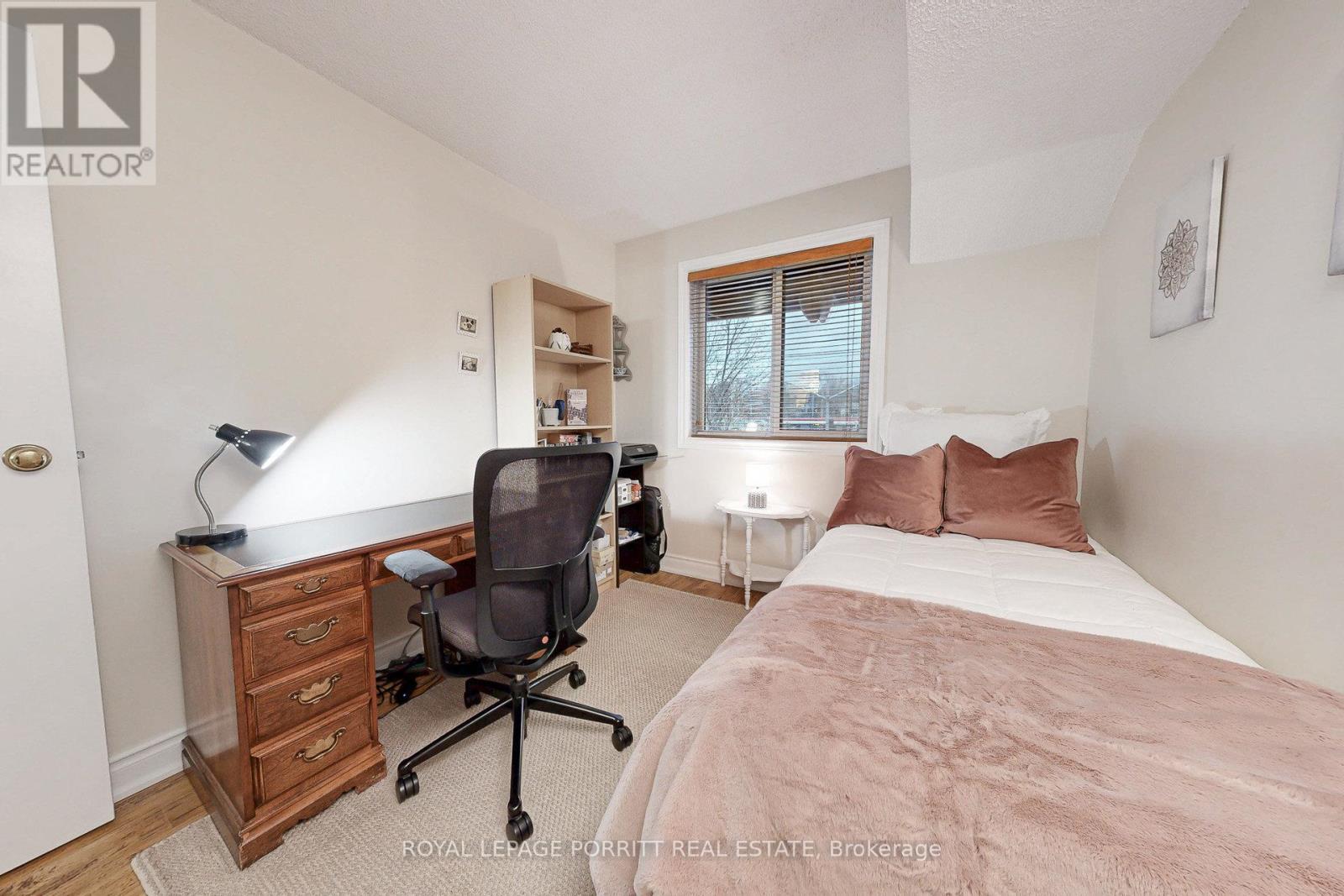 208 - 3835 Lake Shore Boulevard W, Toronto, ON - Indoor Photo Showing Bedroom