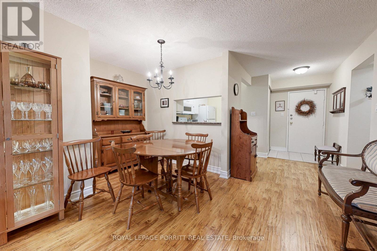 208 - 3835 Lake Shore Boulevard W, Toronto, ON - Indoor Photo Showing Dining Room