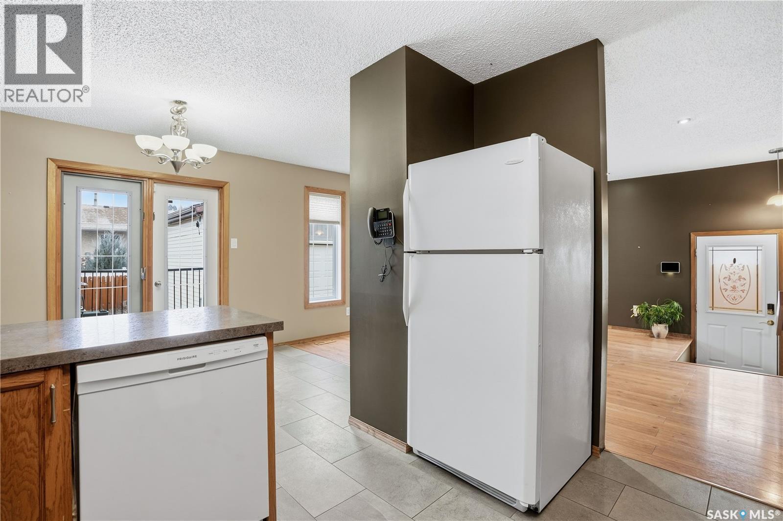 1122 Ferguson Crescent, Regina, SK - Indoor Photo Showing Kitchen